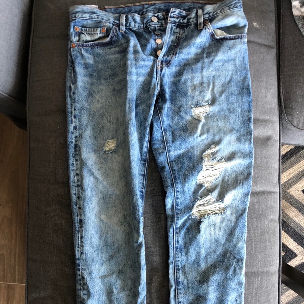 Distressed blue 501 Levi’s